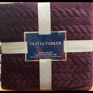 Olivia Parker Velvet Quilt (Queen)